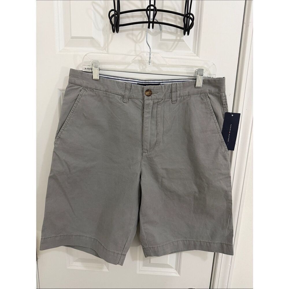 Tommy Hilfiger Men’s Gray Flat Front Chino Shorts Size 32 NWT